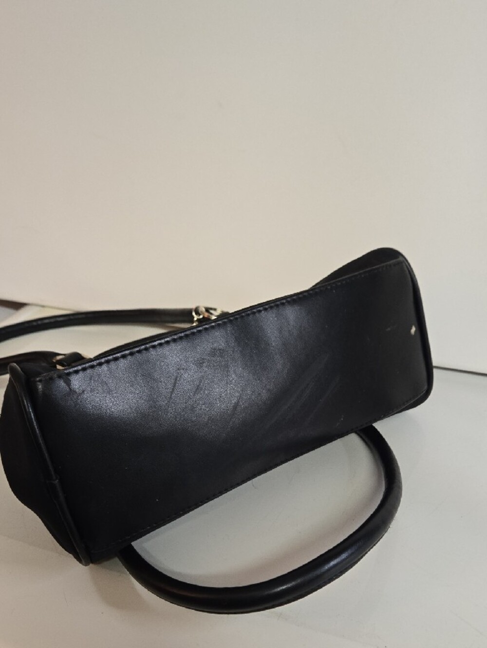 Black Parisian-style bowler handbag - Picture 9 of 9